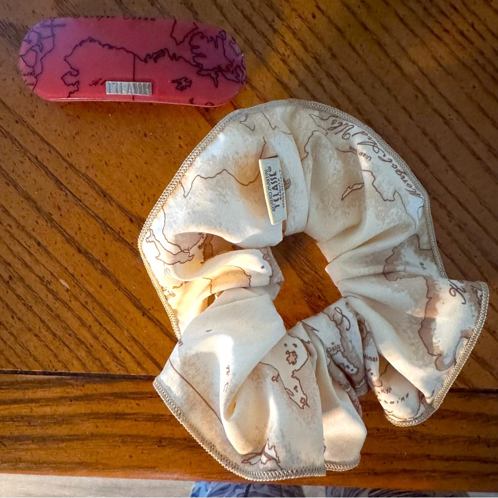 Alviero Martini Beige and Brown Map Print Scrunchie & Hair Clip